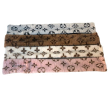 Load image into Gallery viewer, Cozy Fleece Dog scarf