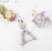 Load image into Gallery viewer, Flora bow dog harness set